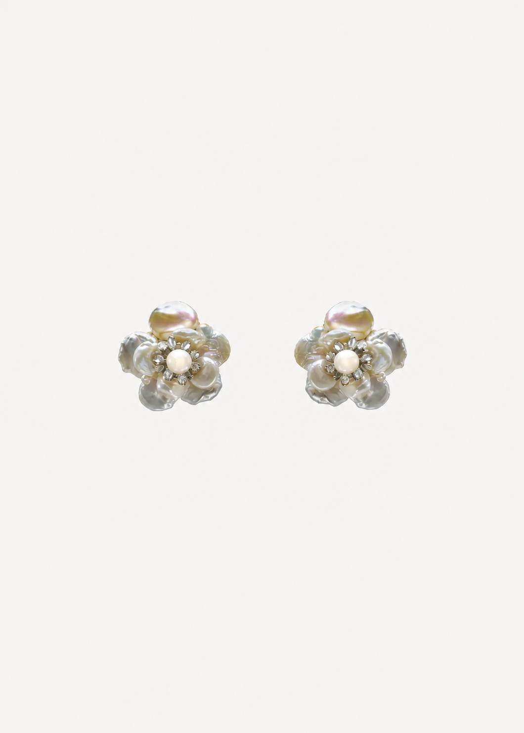 Avery Pearl Petal Earring